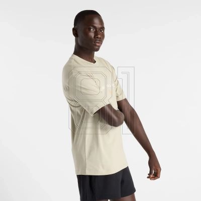 2. New Balance Reimagined Graphic M T-shirt MT51506OVN