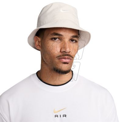 4. Nike Apex FB5382-104 hat