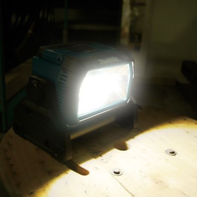 18. Makita DML809 LED lamp