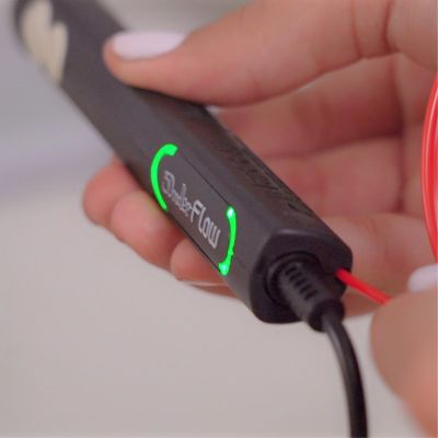 2. 3DOODLER FLOW ESSENTIALS 3D PRINTING PEN KIT + 8 PCS OF MULTICOLOR 1.75MM FLOW FILAMENT SPOOLS