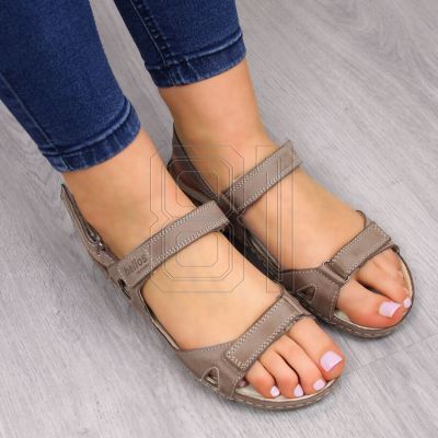 3. Comfortable leather sandals in beige W Helios 205