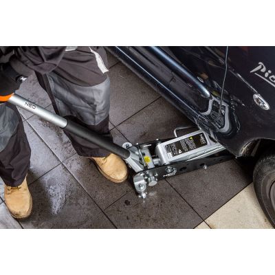 4. NEO tools 11-730 vehicle jack/stand