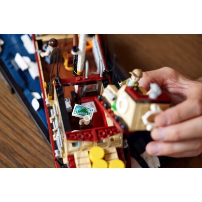 28. LEGO Ideas 21350 Jaws