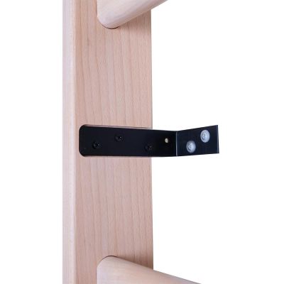 33. LADDER WITH WOODEN BAR AND ACCESSORIES BENCHK 111+A204