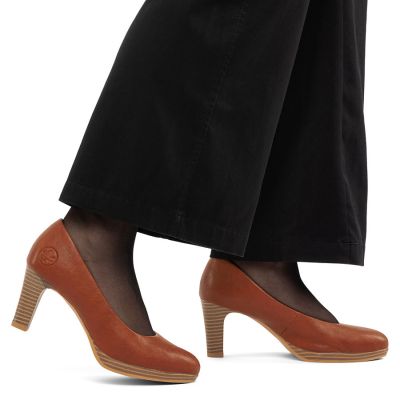 6. Brown leather pumps with a block heel, Rieker 41560-23