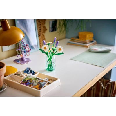 4. LEGO Botanical Collection 11508 - Daisies