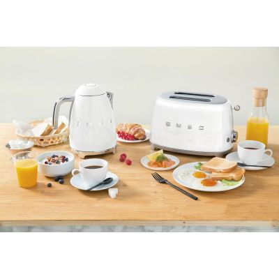 52. SMEG toaster white model TSF01WHEU