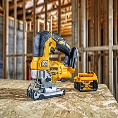 9. DeWALT DCS334P2-QW electric jigsaw 3200 spm 2.1 kg