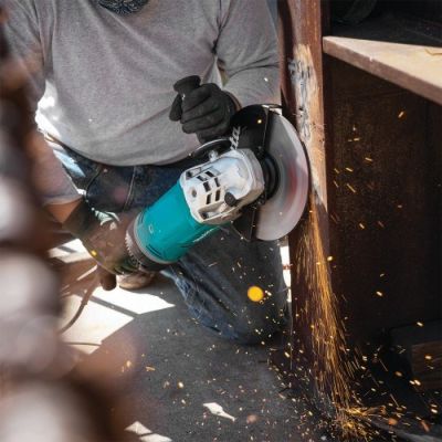 3. Makita GA9070X1 Angle Grinder 6600 RPM 2400 W 3.6 kg