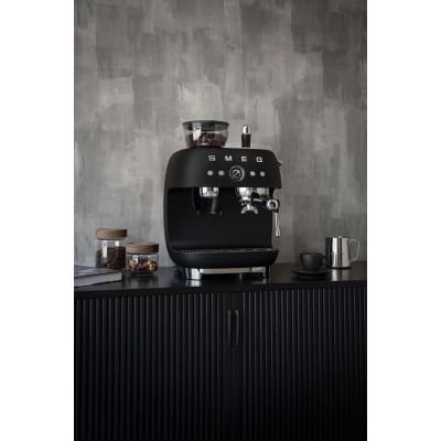 9. Smeg EGF03BLMEU coffee machine Manual espresso machine 2.4 l