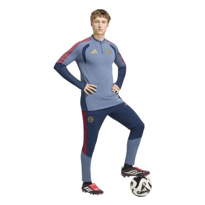 4. Adidas FC Bayern DNA Training Top KF1037 sweatshirt