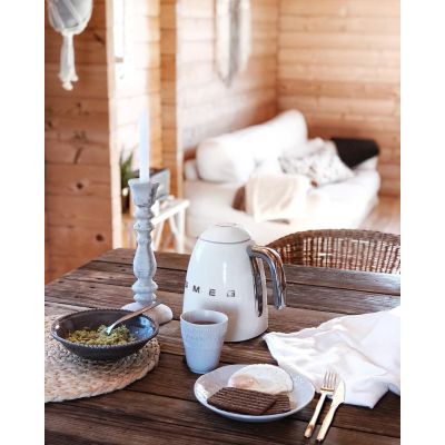 38. SMEG KLF04CREU electric kettle cream