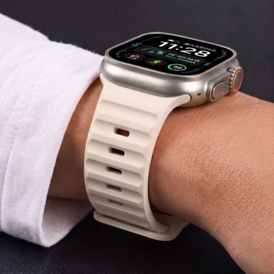 6. Tech-Protect Silicone Line Strap for Apple Watch 44 / 45 / 46 / 49 mm - Beige
