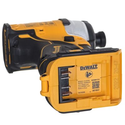 11. Combo Tool Kit 18V 2x4.0Ah DCK2062M2T DEWALT