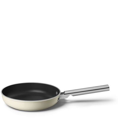 2. Smeg FPF2402CRM frying pan