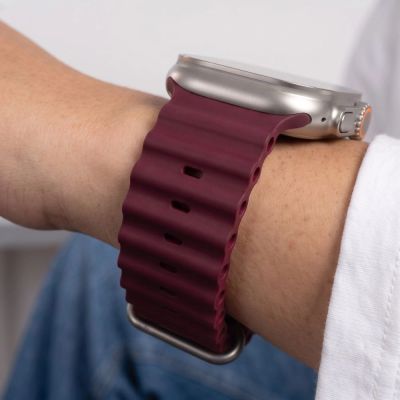 7. Tech-Protect Iconband Pro strap for Apple Watch 44 / 45 / 46 / 49 mm - burgundy