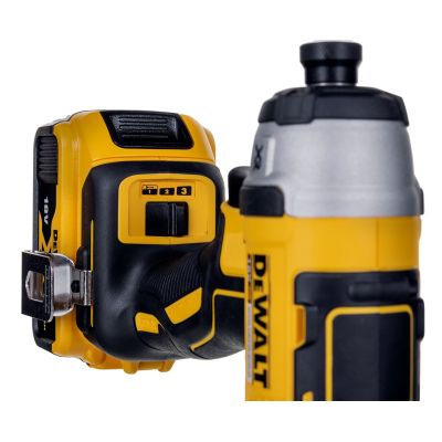 10. 18V DCK422P3 DEWALT Combo Kit