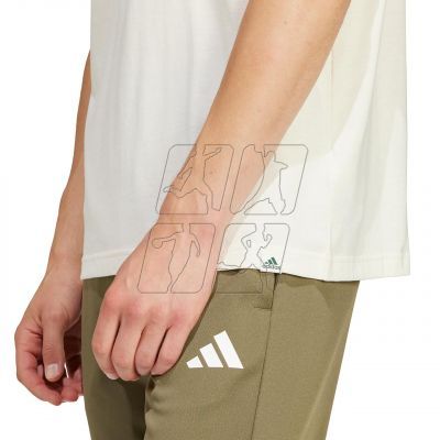 5. adidas Growth Badge Graphic M IS2873 T-shirt