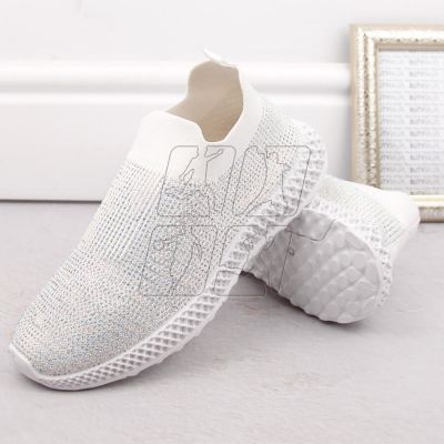 7. Slip-on sports shoes with rhinestones D&amp;A W OLI257B white