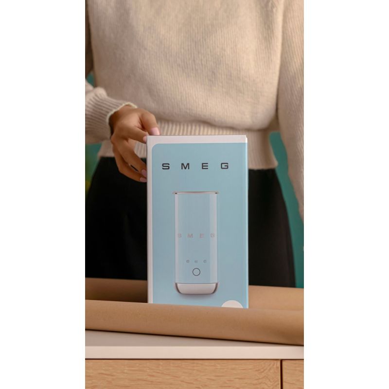 51. Smeg MFF02BLEU Milk Frother/Warmer Automatic Milk Frother/Warmer Black