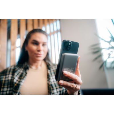 7. Verbatim Charge 'n' Go Lithium Polymer (LiPo) 10000 mAh Wireless Charging Gray