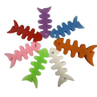 8. Fish-shaped headphone cable wrap - black
