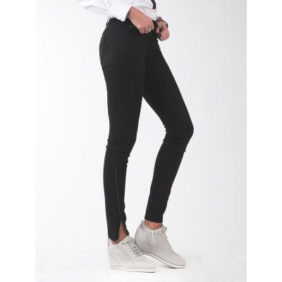 2. Wrangler® Corynn Perfect W jeans W25FCK81H