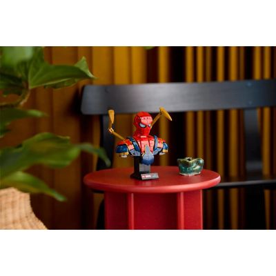 9. LEGO Marvel Super Heroes 76326 Iron Spider-Man Bust