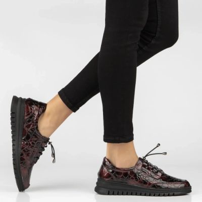 6. Women's leather half-notes on a wedge, lacquered crocodile burgundy Filippo DP8102