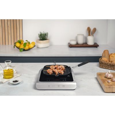 9. SMEG PIC01BLMEU portable induction hob