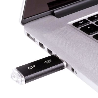11. Pendrive Silicon Power Blaze B02 16GB USB 3.1 black (SP016GBUF3B02V1K)