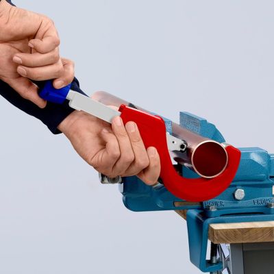 37. Knipex 90 31 03 BK hand pipe cutting tool Pipe cutter