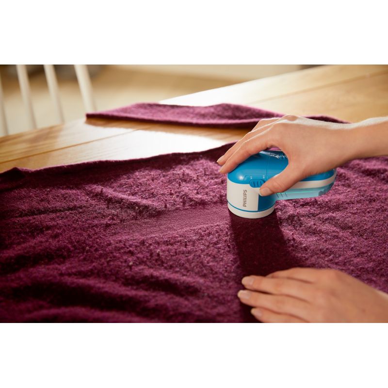 2. Philips GC026/00 Fabric Shaver