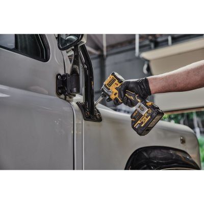 10. DEWALT DCF850NT-XJ Cordless Impact Driver 1/4" 18V Black, Yellow