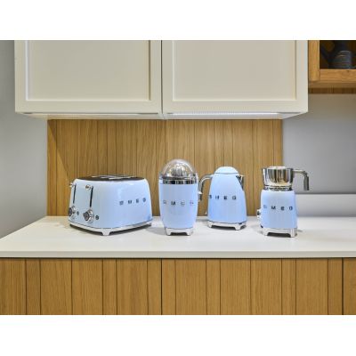 4. SMEG Kettle pastel blue KLF03PBEU
