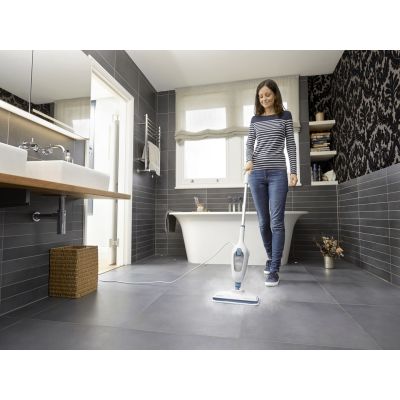 6. 1300W BLACK&DECKER FSM13E1-QS Steam Mop