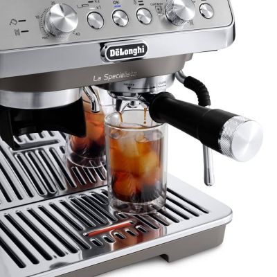 2. De'Longhi EC9255.M Manual Espresso Machine 1.5 L