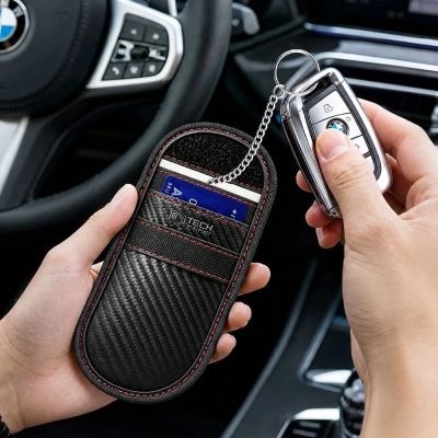5. Tech-Protect KLR100 RFID anti-theft case - black and red