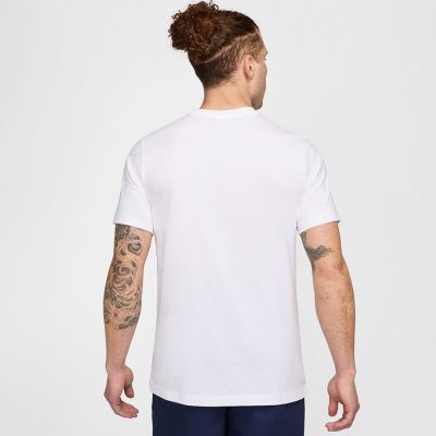 3. Nike Chelsea FC Crest Tee FV8568-100