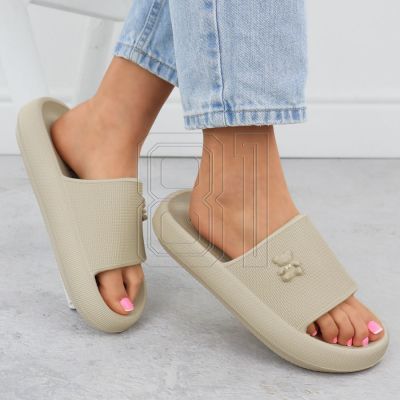 5. Vinceza W 75210 JAN403B flip-flops