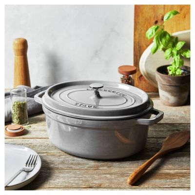 6. ZWILLING STAUB LA COCOTTE 5.5 l Oval Cast-Iron Casserole Dish