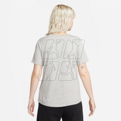 3. Nike Sportswear Essentials T-Shirt W DX7902-010