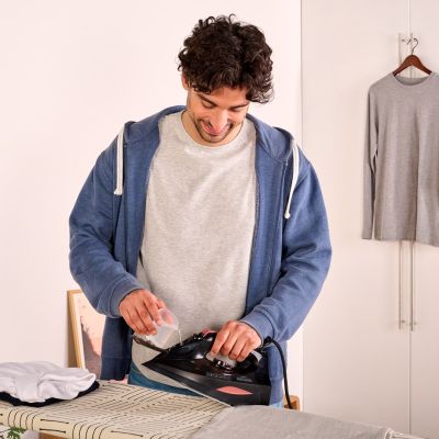 7. Black+Decker BXIR3000E steam iron (3000W; black)