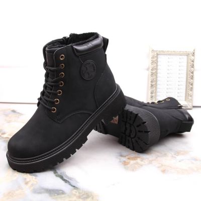10. NEWS W EVE364A black insulated hiking boots with zipper