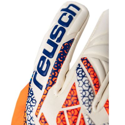 5. Reusch Attrakt Gold X NC Gloves 55 70 982 2500
