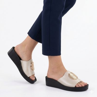 5. Women's gold platform flip-flops Potocki 43326