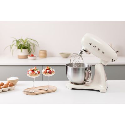 15. SMEG SMF05CREU Kitchen Machine