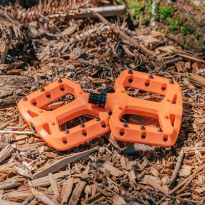 2. FUNN TAIPAN S pedals orange