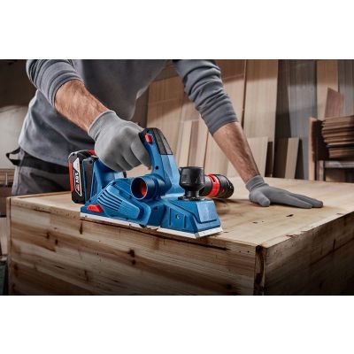 6. Bosch GHO 185-LI Black, Blue 14000 RPM