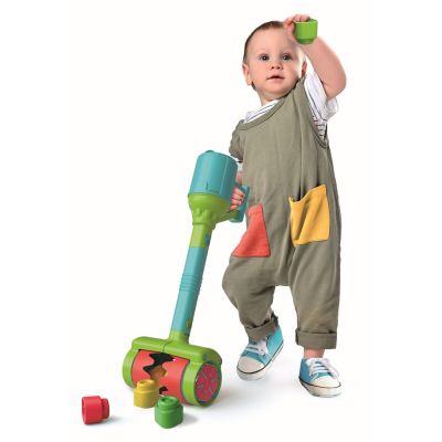 3. Clementoni Set - Clemmy Sensory Vacuum Cleaner